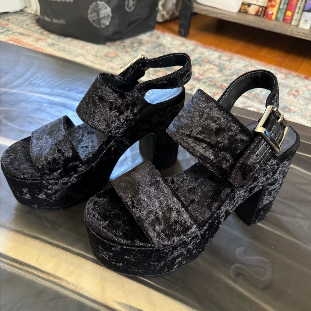Platform velvet heels